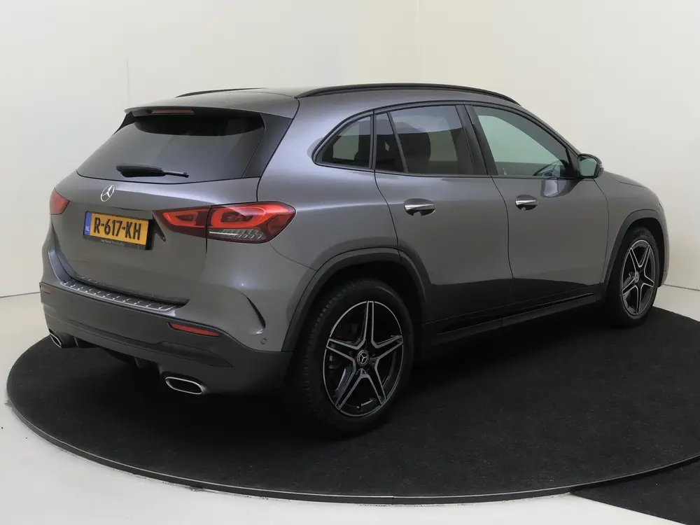 Mercedes-Benz GLA 180 AMG Line uit 2022, foto 4