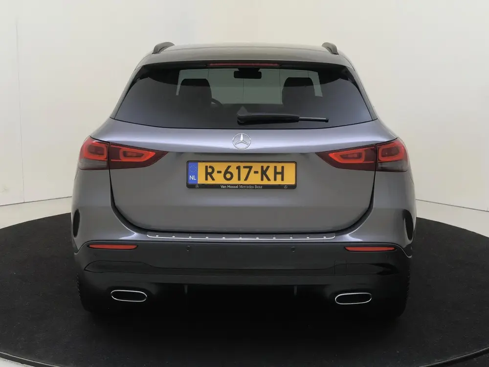 Mercedes-Benz GLA 180 AMG Line uit 2022, foto 7