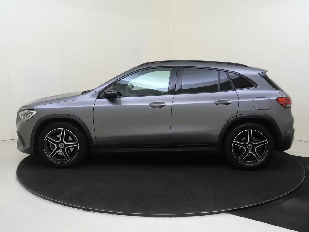 Mercedes-Benz GLA 180 AMG Line uit 2022, foto 8