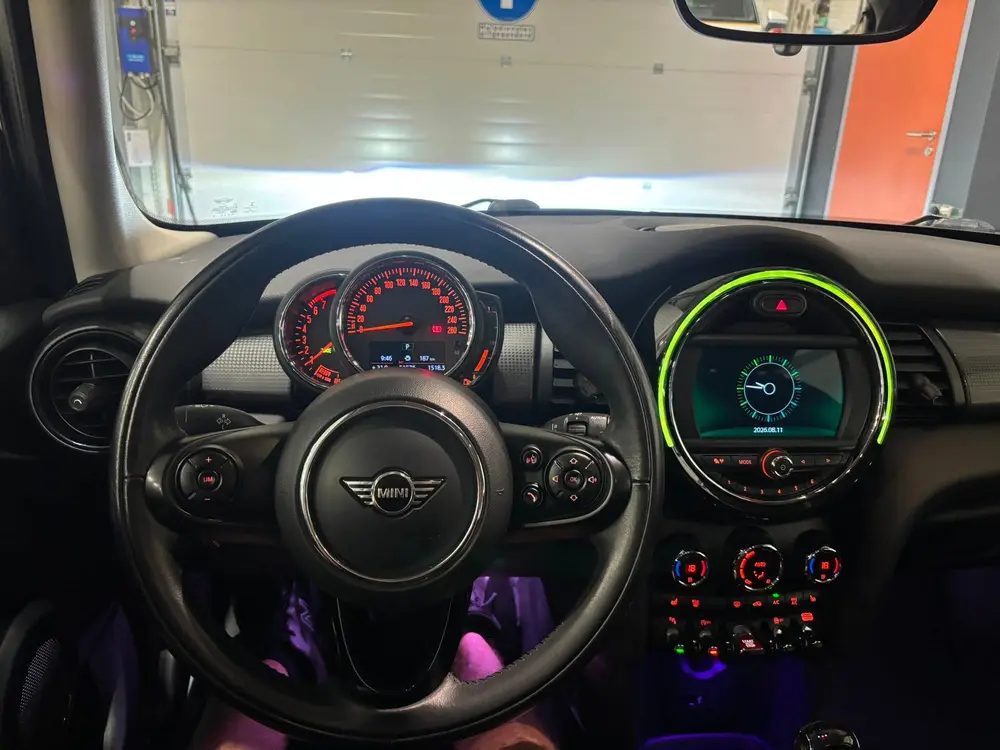 Mini Cooper 1.5 Cooper Chili uit 2019, foto 2
