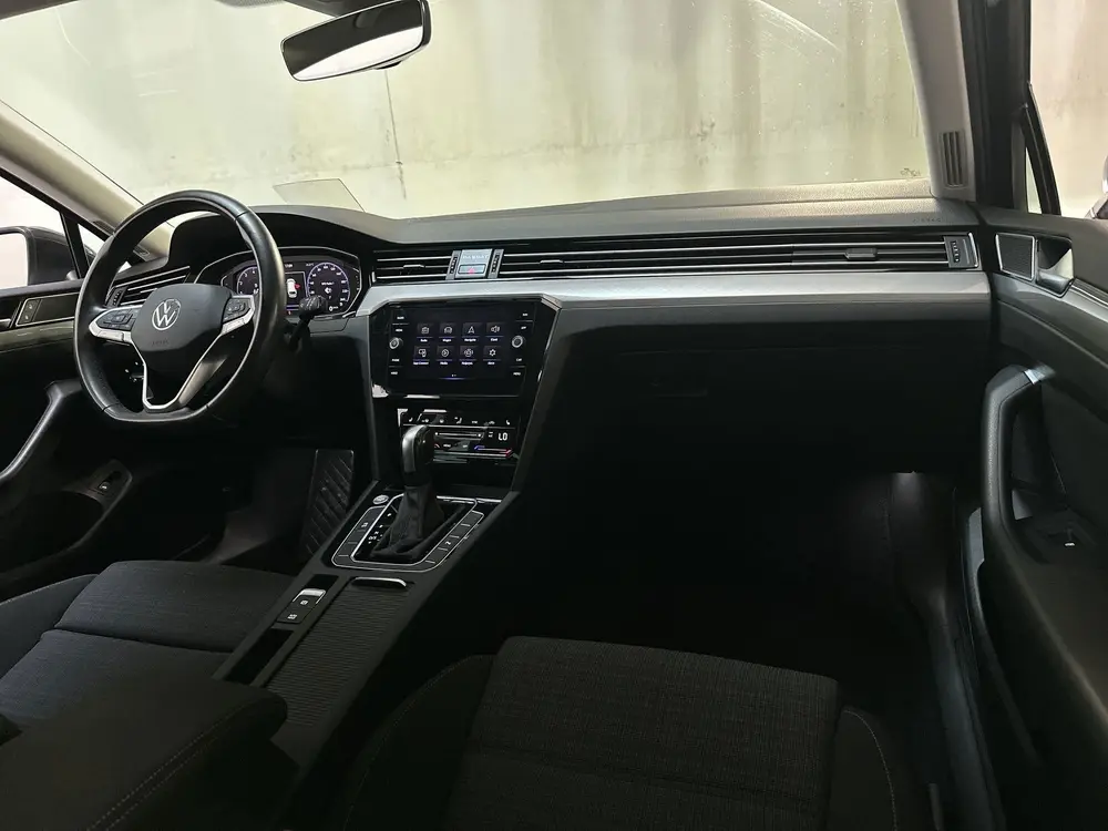 Volkswagen Passat Variant 1.5 TSI 150pk DSG Business Stoelve uit 2022, foto 2
