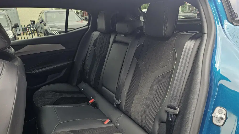 Peugeot 408 1.6 HYbrid GT 225 EAT8 First Edition uit 2023, foto 10