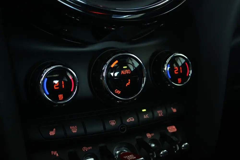 Mini Cooper 1.5 60 Years Edition Pano uit 2019, foto 17