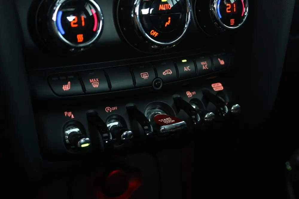 Mini Cooper 1.5 60 Years Edition Pano uit 2019, foto 18