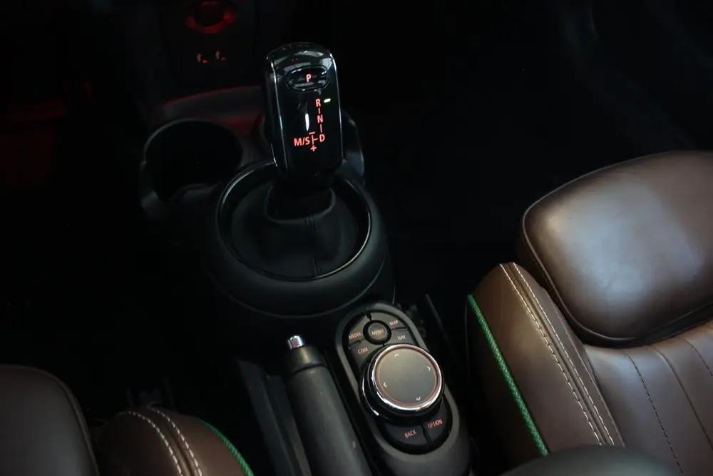 Mini Cooper 1.5 60 Years Edition Pano uit 2019, foto 20