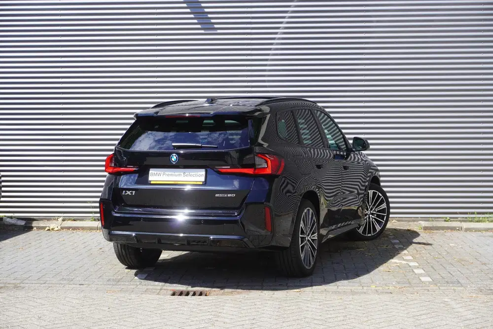 BMW iX1 eDrive20 M Sportpakket uit 2026, foto 2