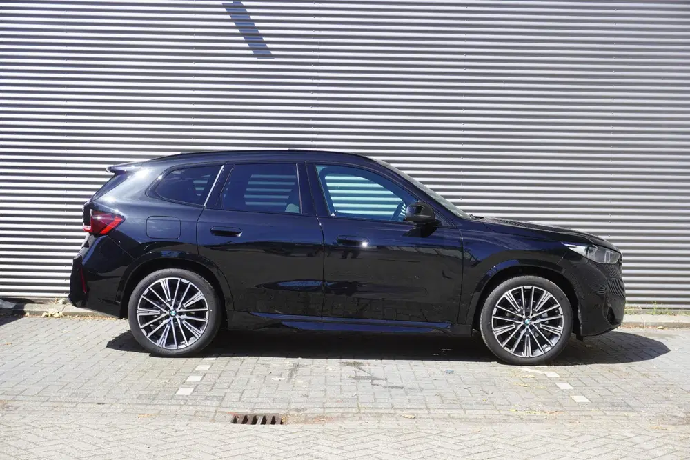 BMW iX1 eDrive20 M Sportpakket uit 2026, foto 4