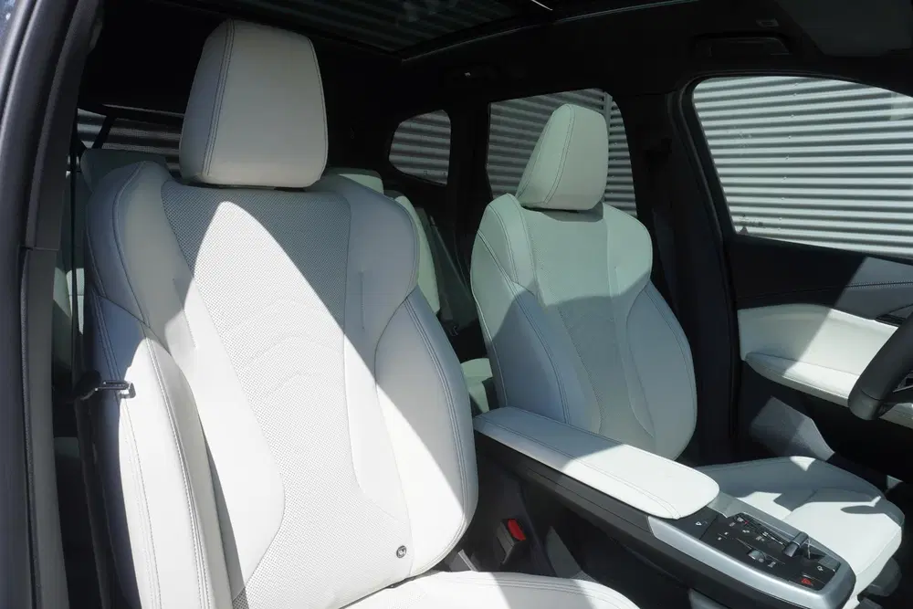 BMW iX1 eDrive20 M Sportpakket uit 2026, foto 9