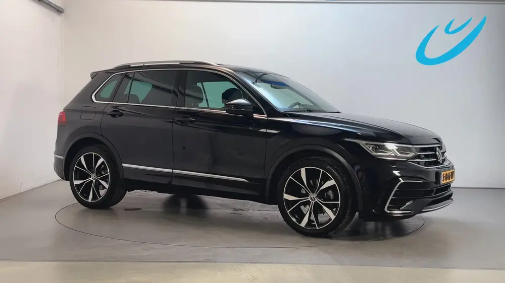 Volkswagen Tiguan 1.5 TSI 150pk DSG R-Line Business Panorama uit 2023