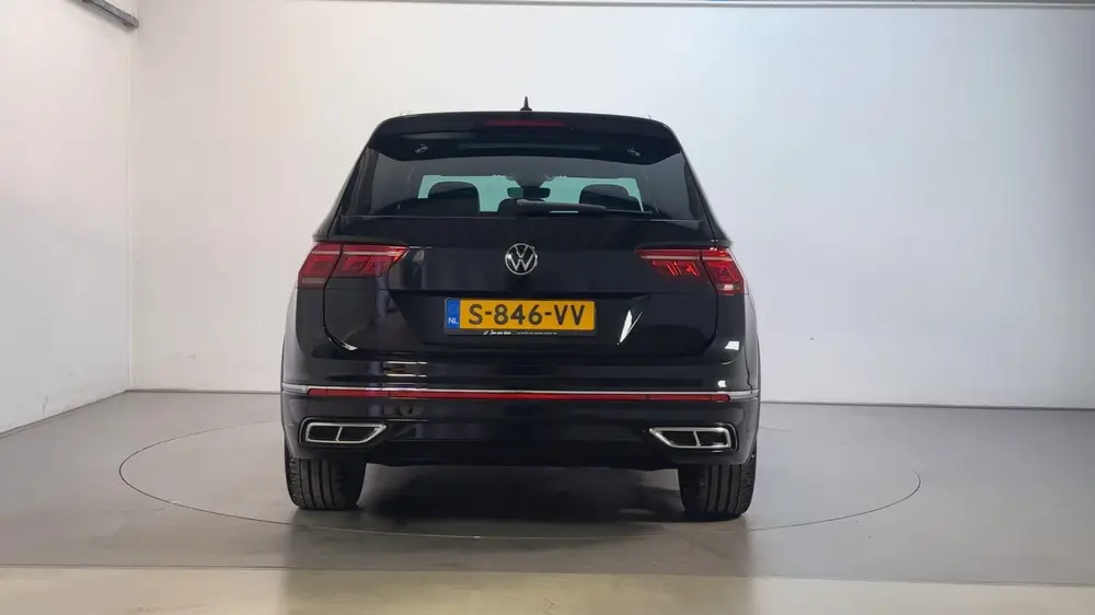 Volkswagen Tiguan 1.5 TSI 150pk DSG R-Line Business Panorama uit 2023, foto 10