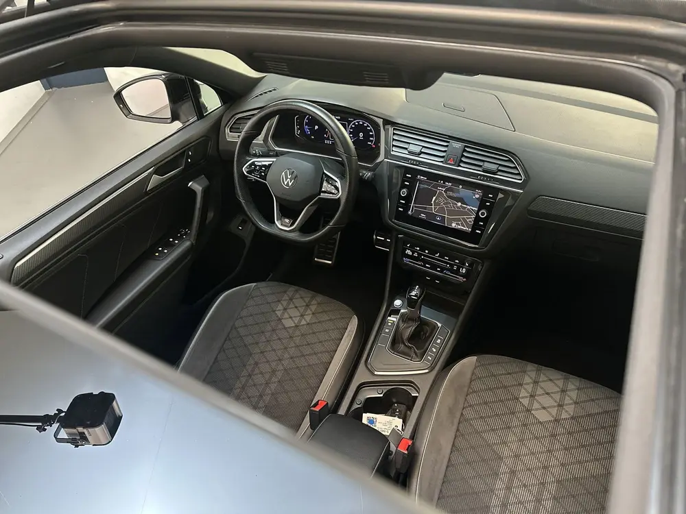 Volkswagen Tiguan 1.5 TSI 150pk DSG R-Line Business Panorama uit 2023, foto 18