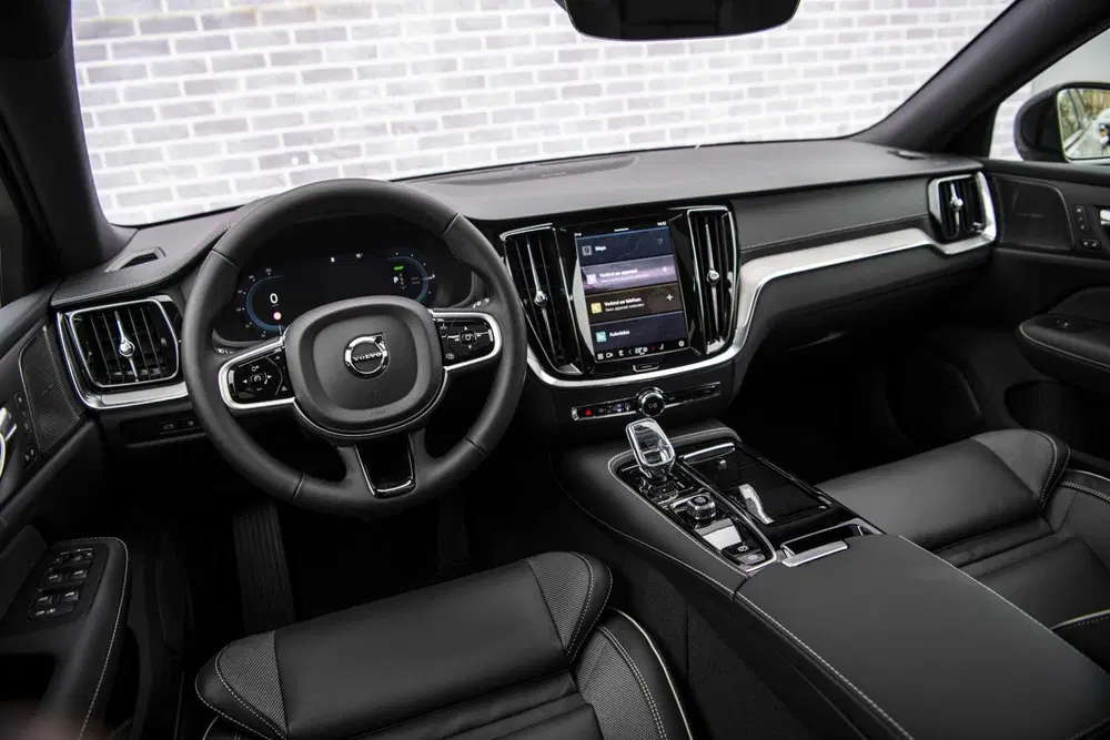Volvo V60 T6 Plug-in hybrid AWD Ultra Dark uit 2026, foto 10
