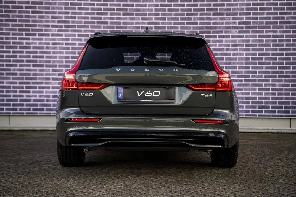 Volvo V60 T6 Plug-in hybrid AWD Ultra Dark uit 2026, foto 9