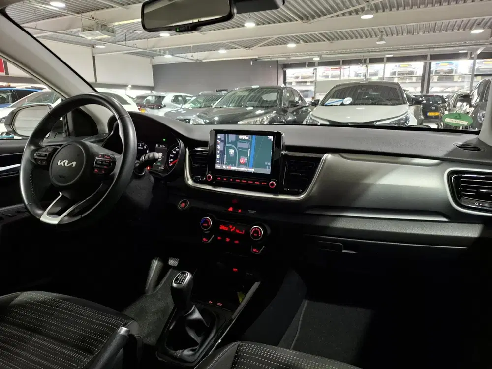 Kia Stonic 1.0 T-GDi MHEV DynamicPlusLine Navigatie A uit 2022, foto 10