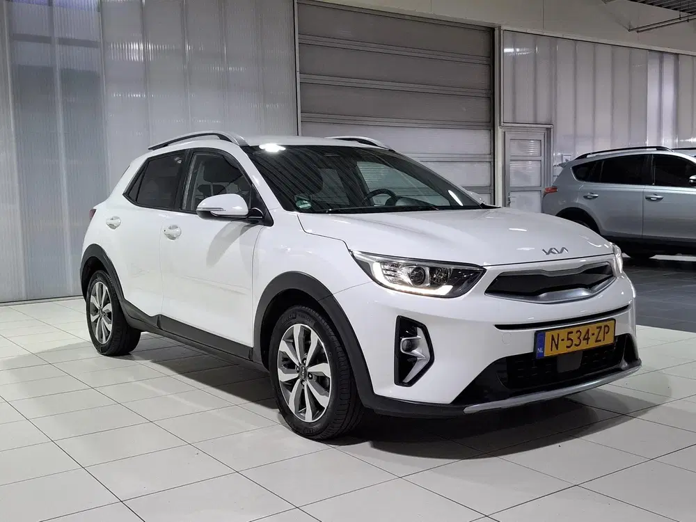 Kia Stonic 1.0 T-GDi MHEV DynamicPlusLine Navigatie A uit 2022, foto 3