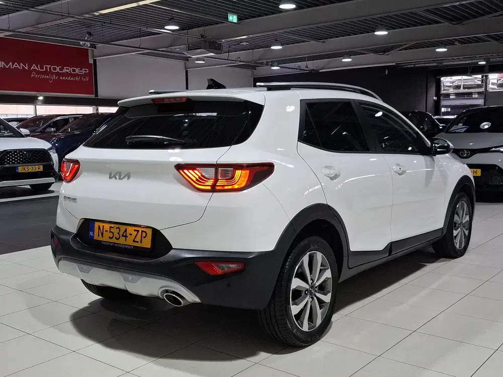 Kia Stonic 1.0 T-GDi MHEV DynamicPlusLine Navigatie A uit 2022, foto 8