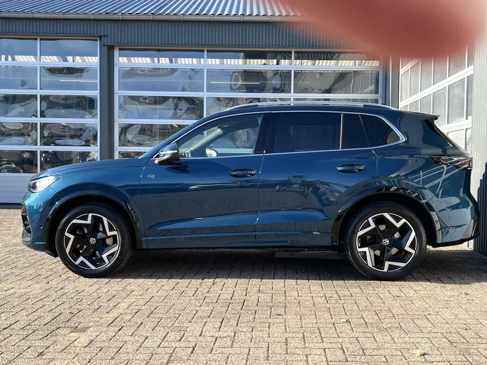 Volkswagen Tiguan 2.0 TDI R-Line Stoelverwarming Massage App uit 2024, foto 17