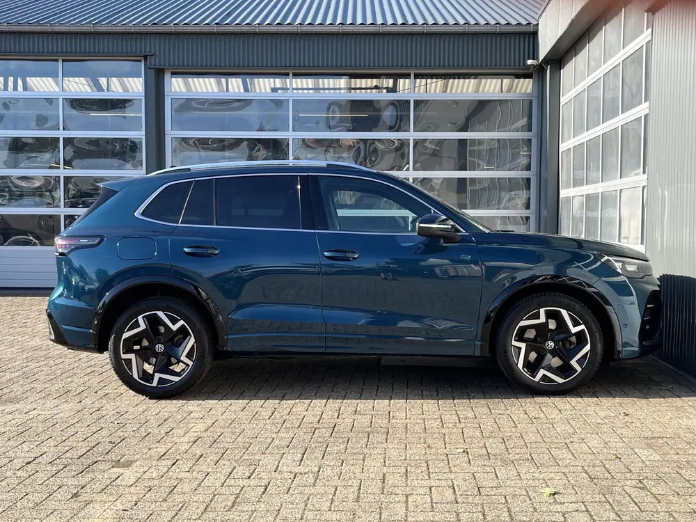 Volkswagen Tiguan 2.0 TDI R-Line Stoelverwarming Massage App uit 2024, foto 18