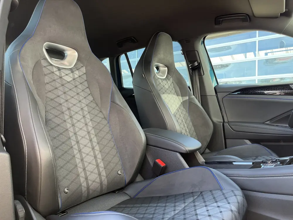 Volkswagen Tiguan 2.0 TDI R-Line Stoelverwarming Massage App uit 2024, foto 7