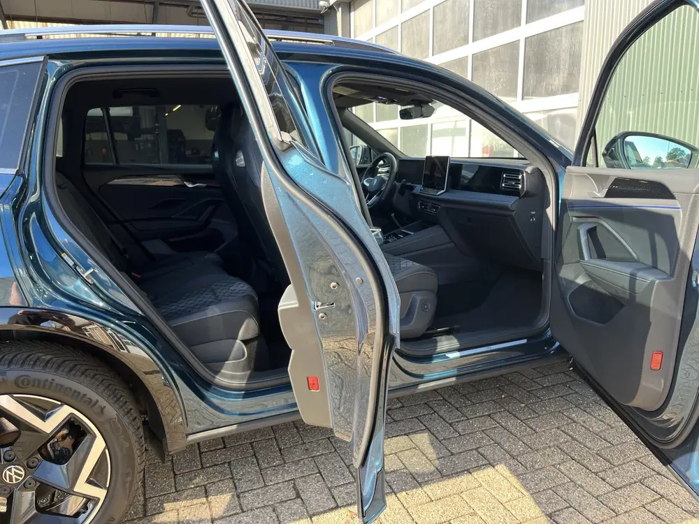 Volkswagen Tiguan 2.0 TDI R-Line Stoelverwarming Massage App uit 2024, foto 8