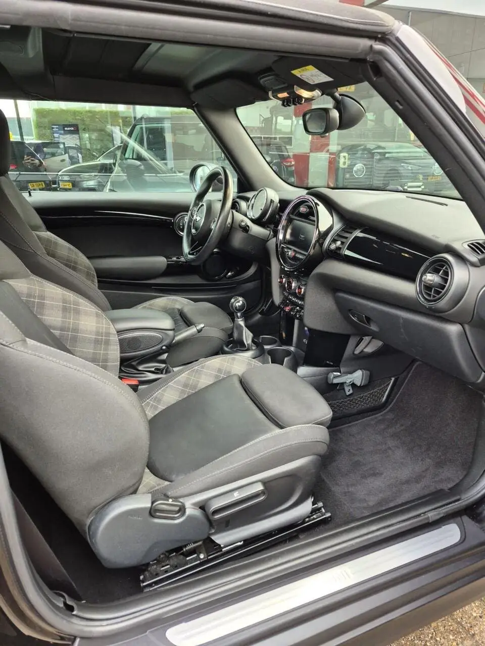 Mini Cabrio 1.5 Cooper Chili uit 2019, foto 19