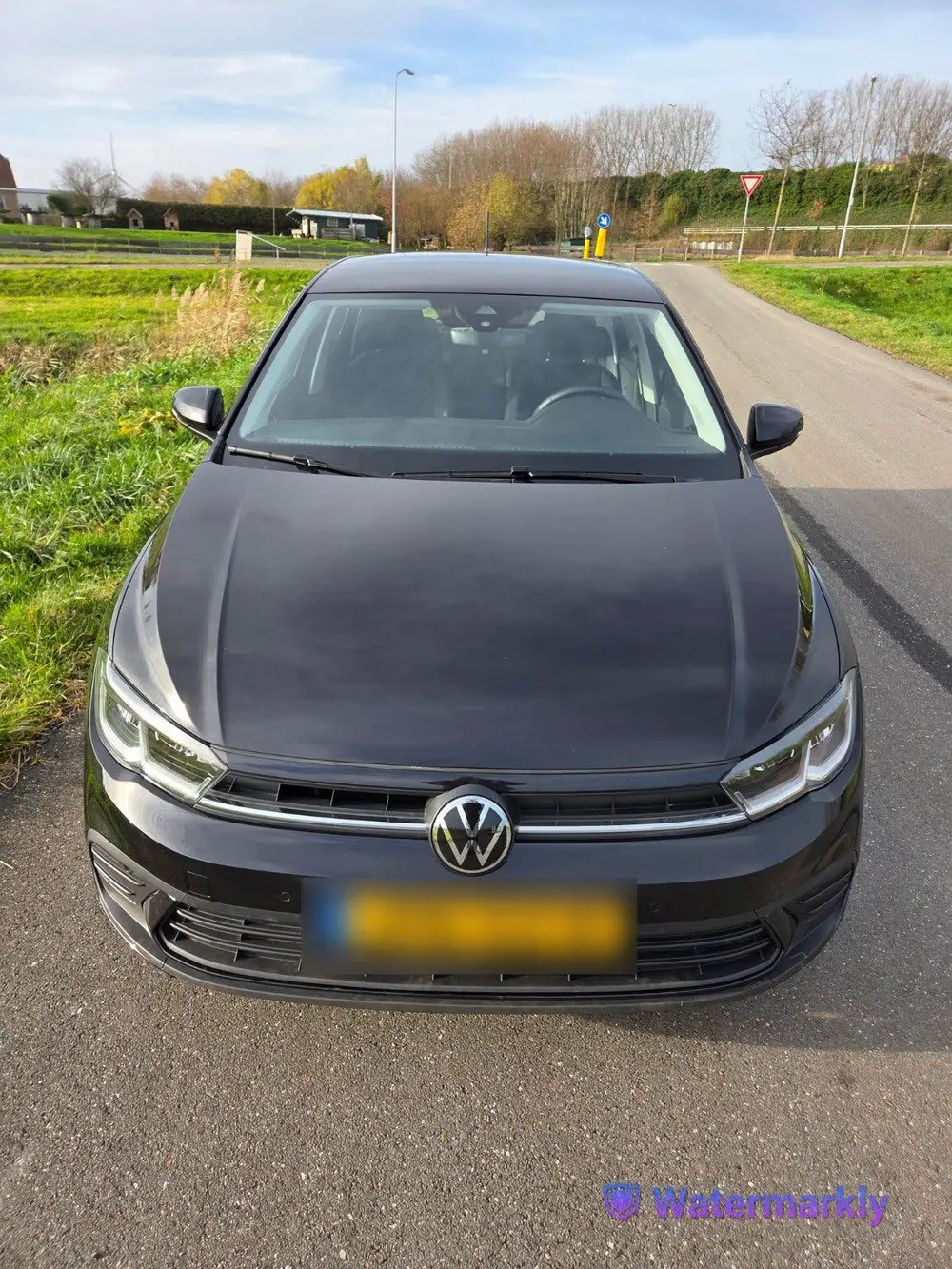 Volkswagen Polo 1.0 MPI 80pk 2024 zwart | airco | lage km uit 2024