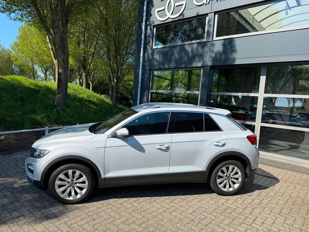 Volkswagen T-Roc 1.0 TSI Style carplay white silver metallic uit 2022, foto 2