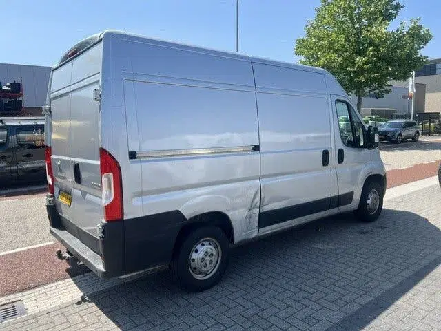 Peugeot Boxer 2.2 BlueHDi 120kw 165 L2H2 Premium navi kl uit 2019, foto 4