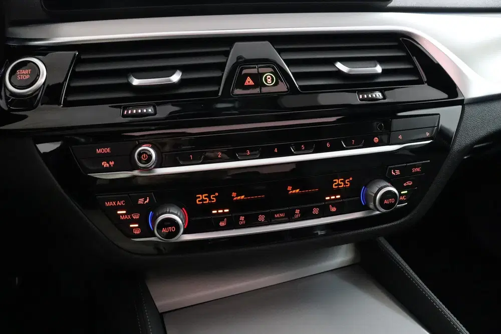 BMW 5-serie 520e Business Edition Plus uit 2021, foto 11