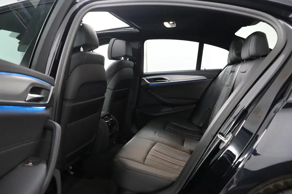 BMW 5-serie 520e Business Edition Plus uit 2021, foto 16