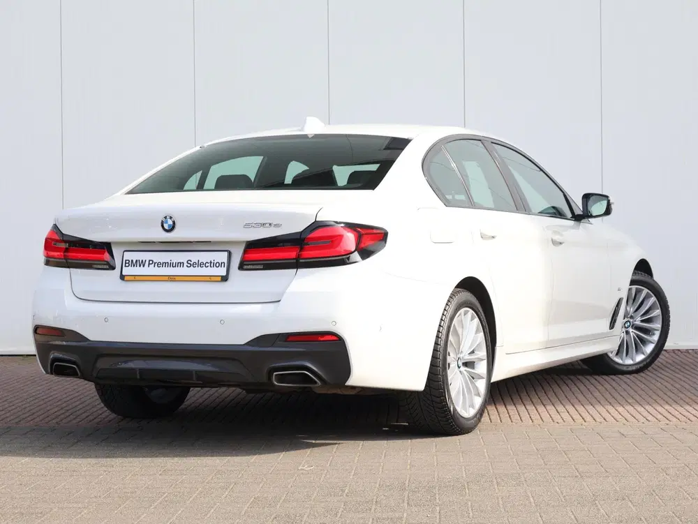 BMW 5-serie 530e High Executive uit 2021, foto 2