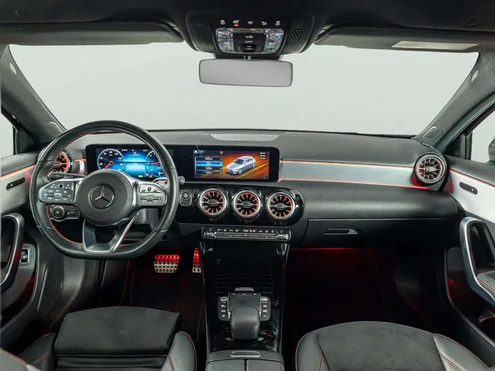 Mercedes-Benz A-Klasse 250 e Business Solution AMG uit 2022, foto 3