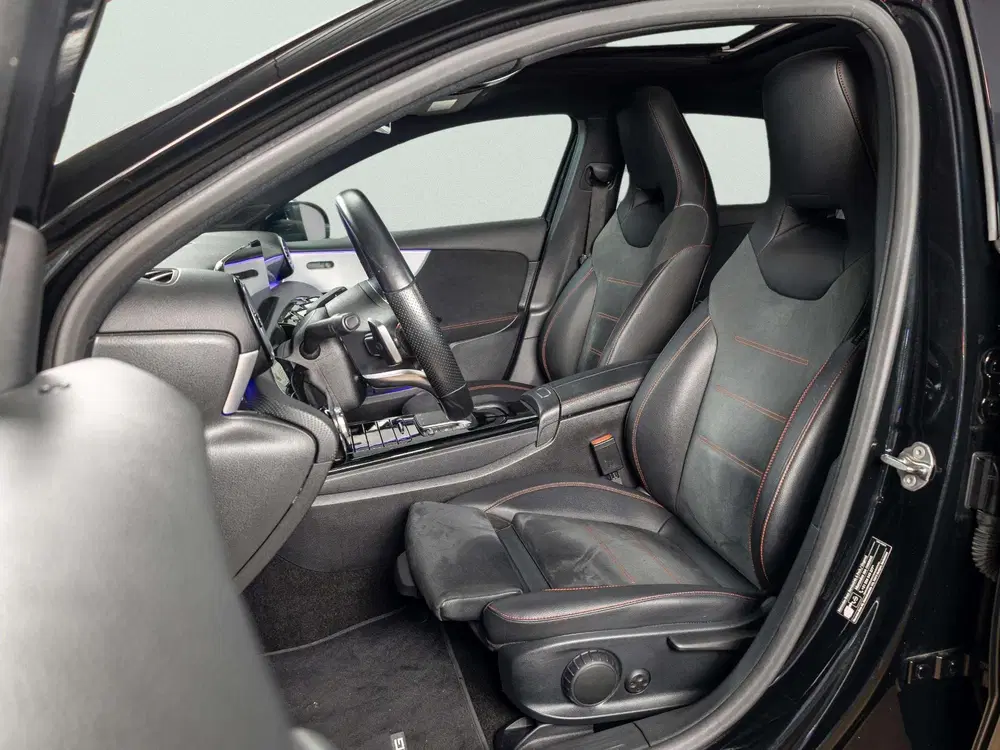 Mercedes-Benz A-Klasse 250 e Business Solution AMG uit 2022, foto 9