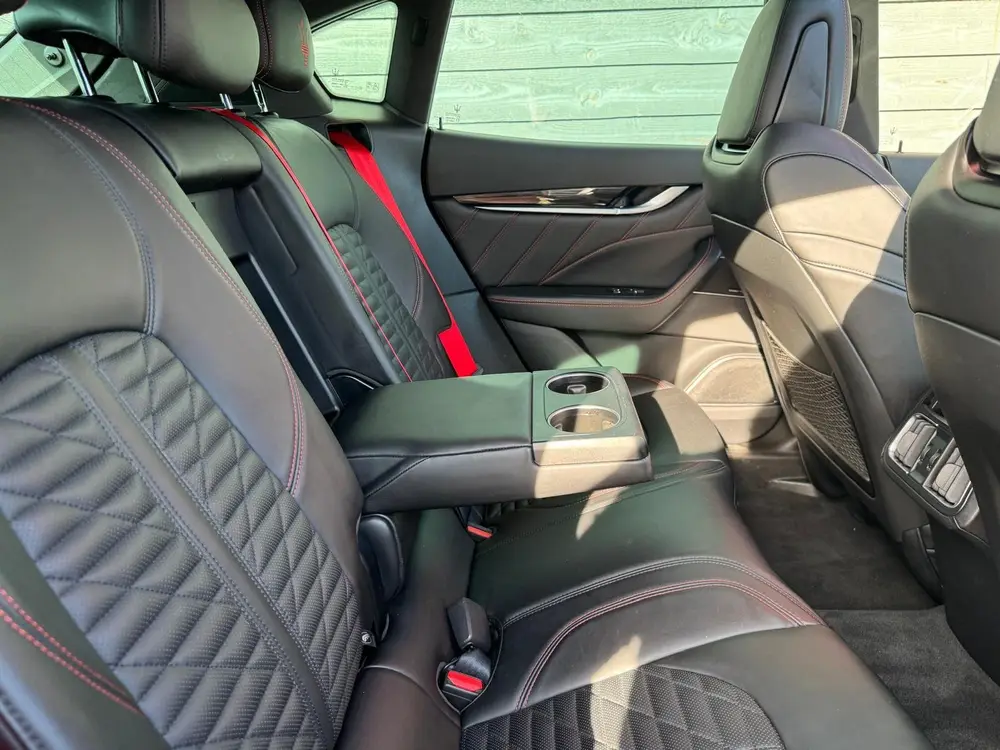 Maserati Levante 3.0 V6 S AWD GRANLUSSO PANO 430PK LUCHTVERI uit 2021, foto 14