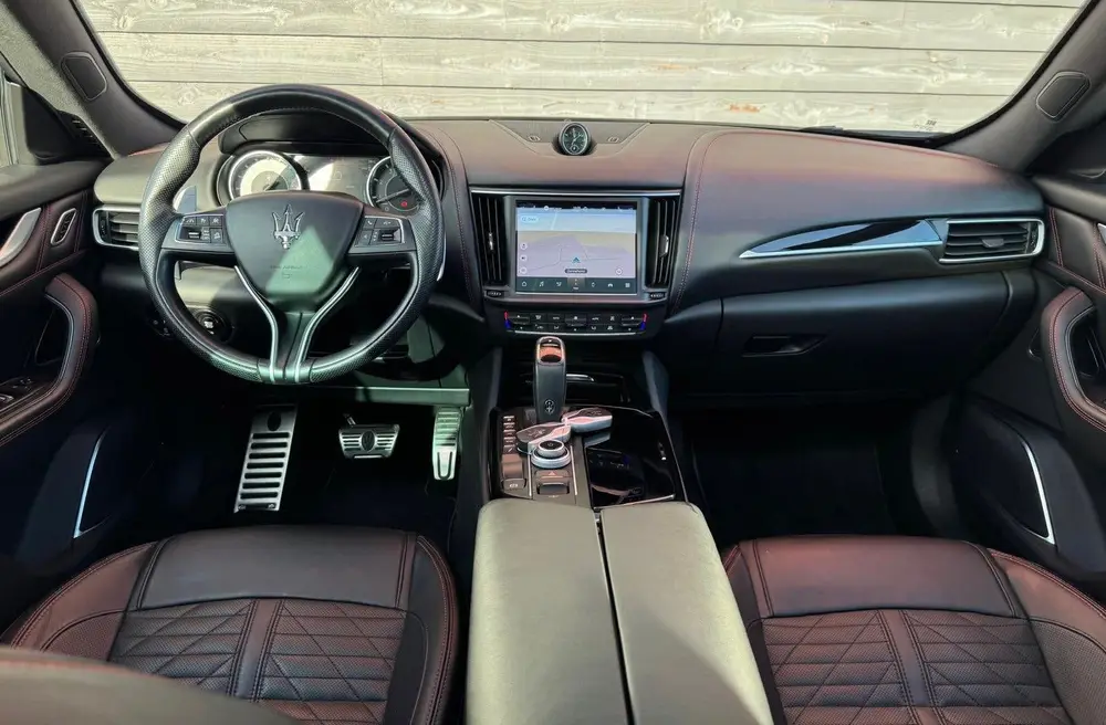 Maserati Levante 3.0 V6 S AWD GRANLUSSO PANO 430PK LUCHTVERI uit 2021, foto 16