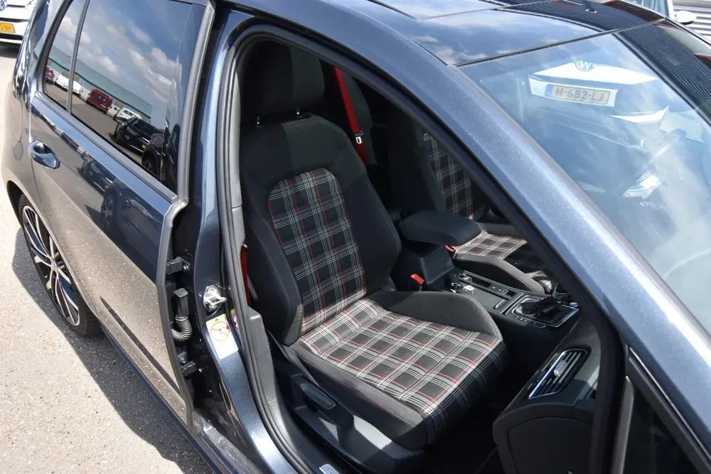 Volkswagen Golf 2.0 TSI GTI Performance 245PK , VIRTUAL COCK uit 2020, foto 9