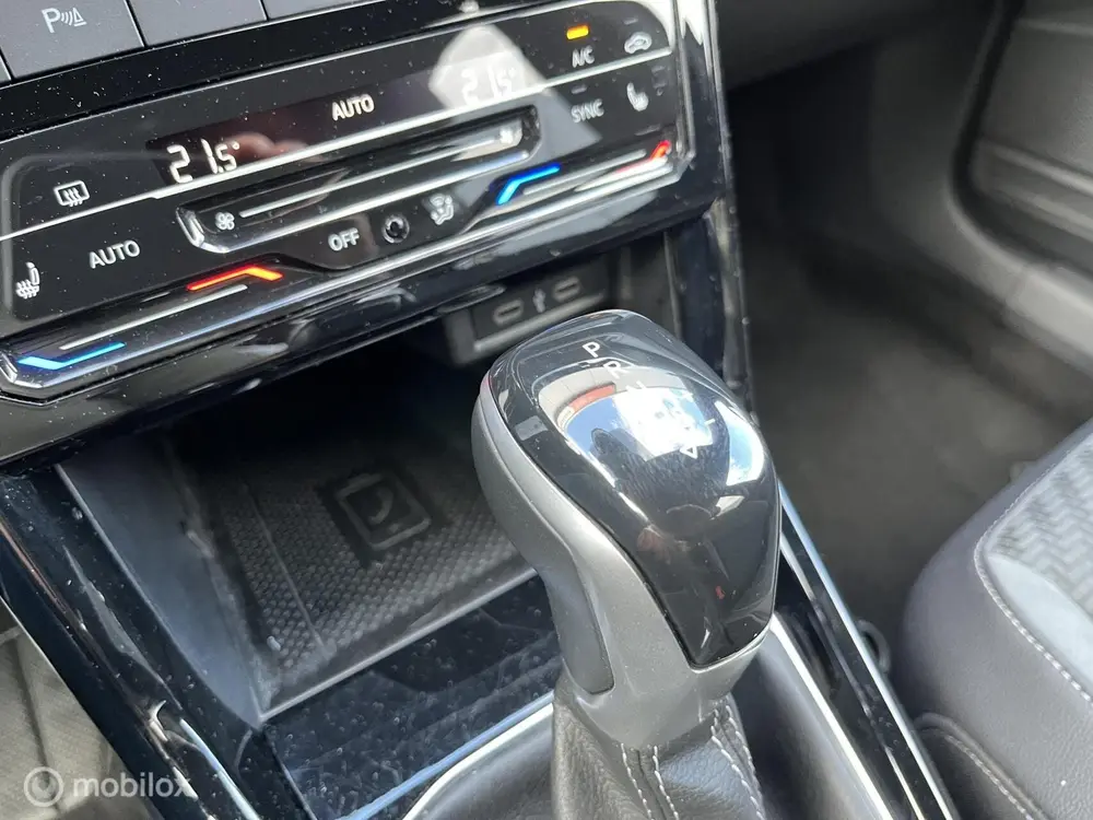 Volkswagen T-Cross 1.0 TSI110 DSG 2X R-line/NAVI/VIRTUALDASH uit 2023, foto 11