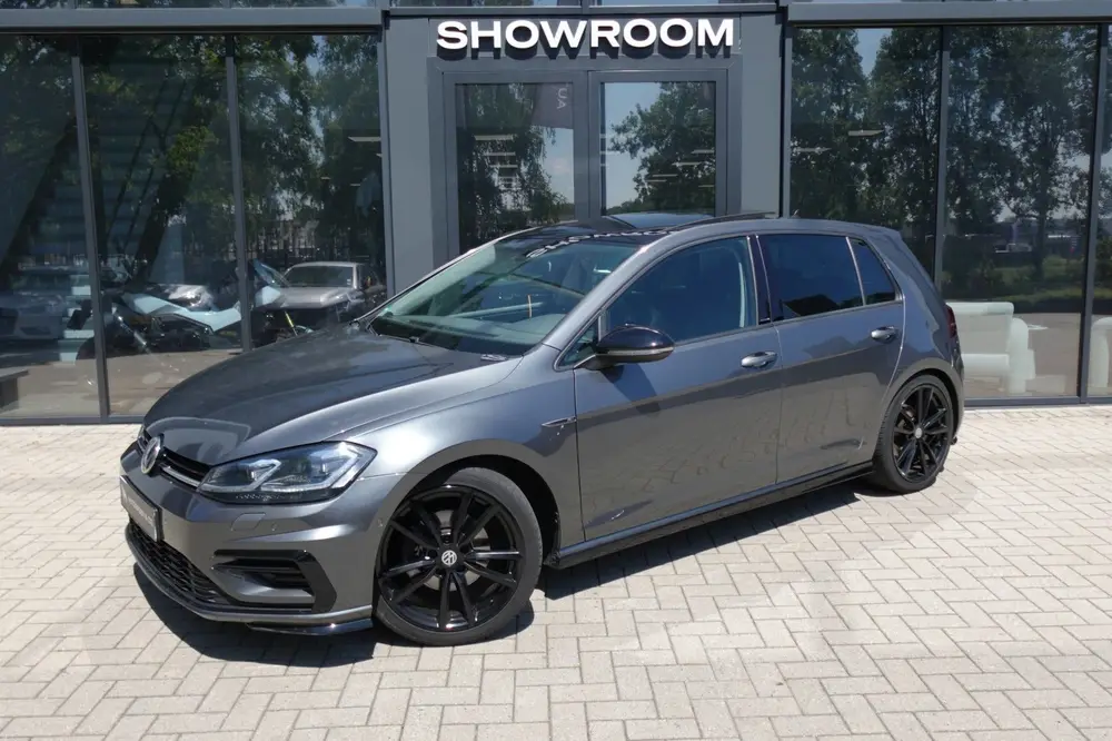 Volkswagen Golf 1.6 TDI Highline R-Line PANO ACC CAMERA VOL uit 2019