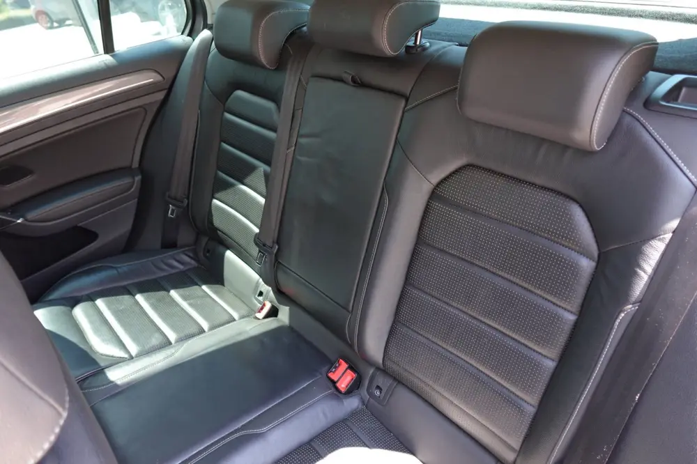 Volkswagen Golf 1.6 TDI Highline R-Line PANO ACC CAMERA VOL uit 2019, foto 14