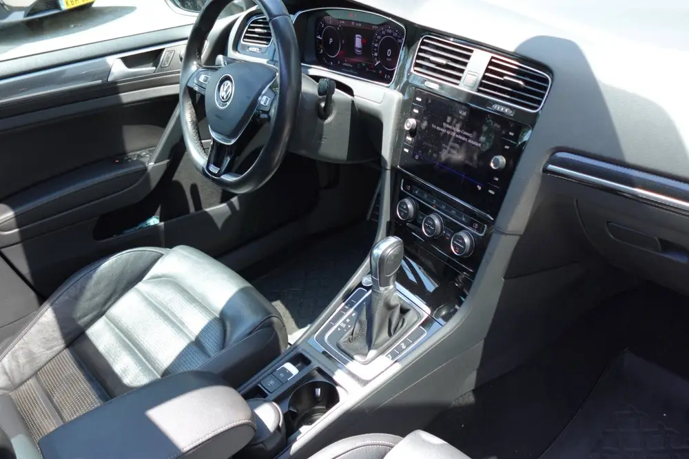 Volkswagen Golf 1.6 TDI Highline R-Line PANO ACC CAMERA VOL uit 2019, foto 15