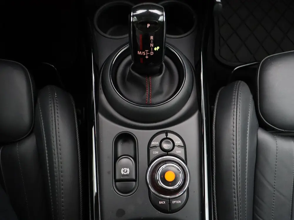Mini Clubman JCW ALL4 Chili + Panoramadak + Harman Kard uit 2019, foto 16