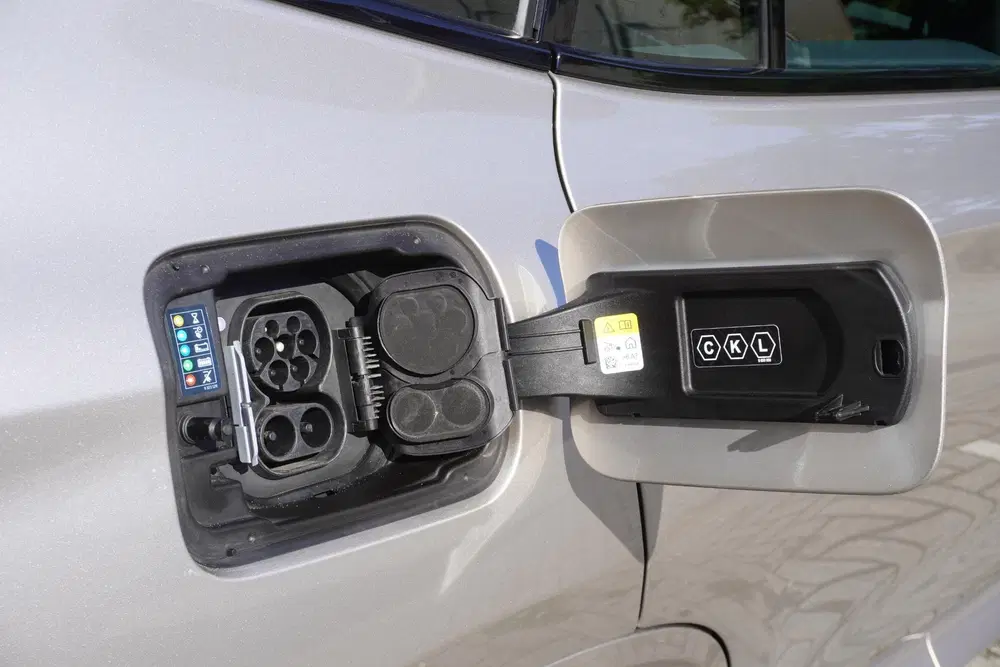 BMW iX3 uit 2023, foto 14