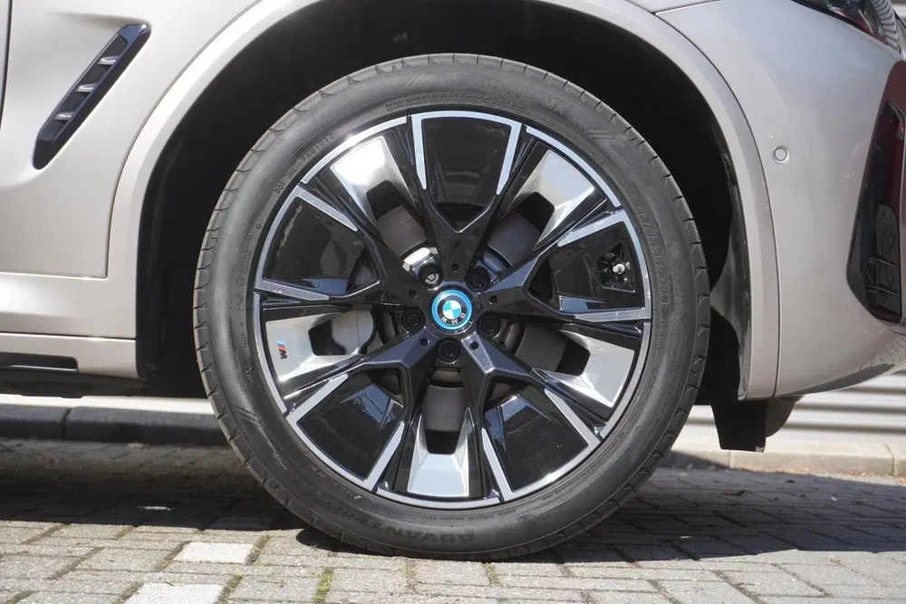 BMW iX3 uit 2023, foto 15