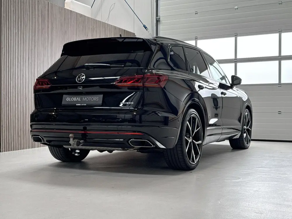 Volkswagen Touareg 3.0 TSi eHybrid 4MOTION R LINE - NACHTZIC uit 2023, foto 2