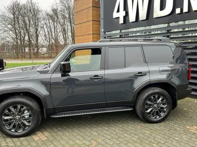 Toyota Land Cruiser 2.8 D-4D AUT 4WD EXEC SWVAN BPM VRIJ uit 2024, foto 7