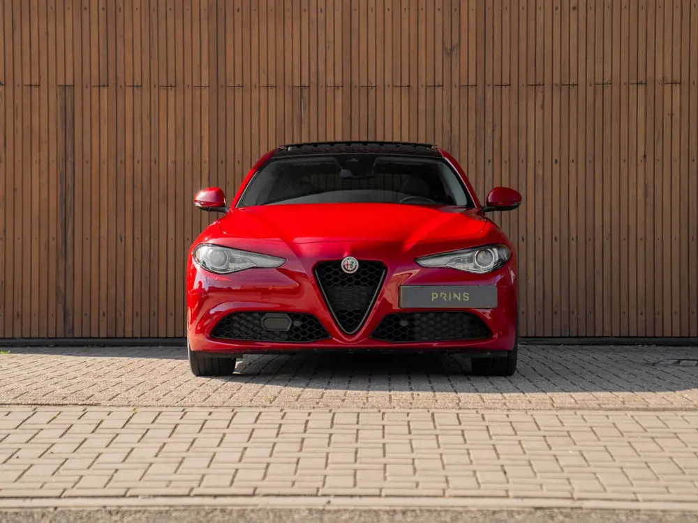 Alfa Romeo Giulia 2.2 Sprint | Panoramadak | Veloce stoelen uit 2021, foto 2