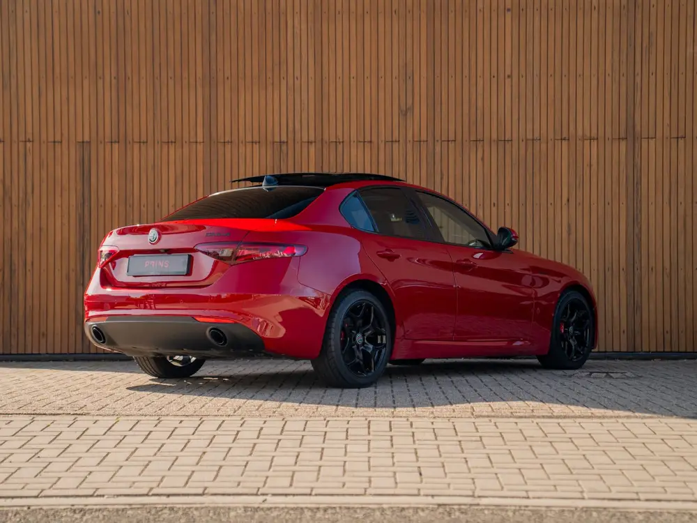 Alfa Romeo Giulia 2.2 Sprint | Panoramadak | Veloce stoelen uit 2021, foto 4