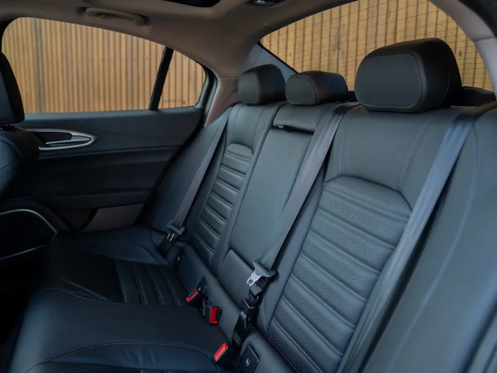 Alfa Romeo Giulia 2.2 Sprint | Panoramadak | Veloce stoelen uit 2021, foto 9