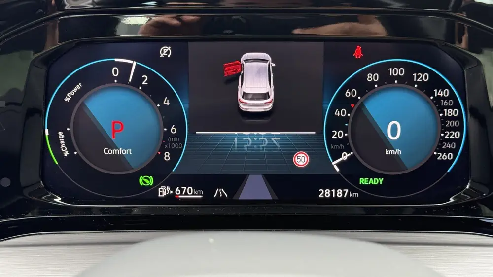 Volkswagen Golf 1.4 eHybrid (bj 2024, automaat) uit 2024, foto 5