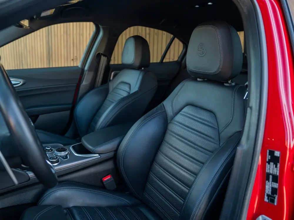 Alfa Romeo Giulia 2.0 T Veloce 280pk AWD uit 2022, foto 8